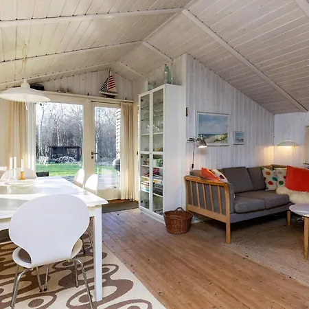 4 Person In Albaek-by Traum *
